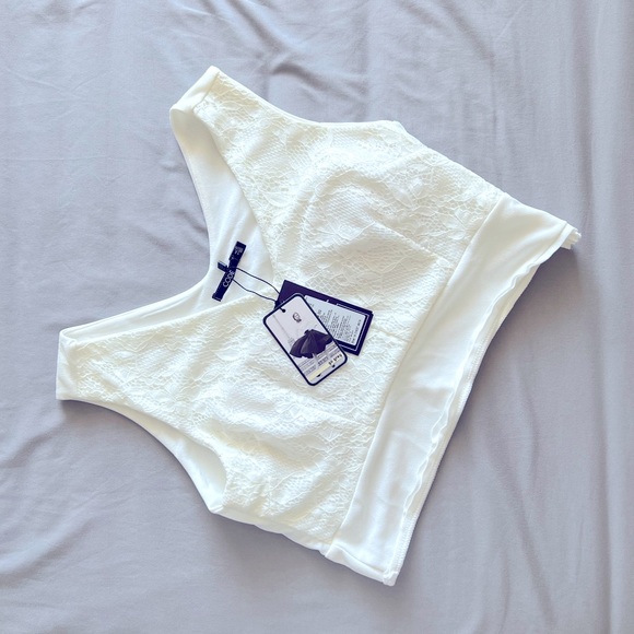 SOLD Free with purchase!! Lace crop top in size small - Picture 3 of 7